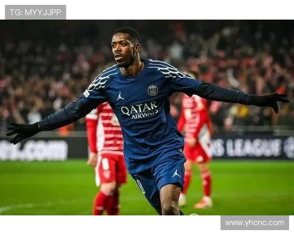 巴萨吉祥物CAT圣诞便便人偶爆红赛场文化带动周边销量反超亚马尔